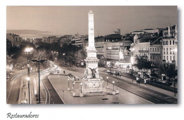 Postal de Papel com imagem Praça Restauradores à Noite em preto e Branco